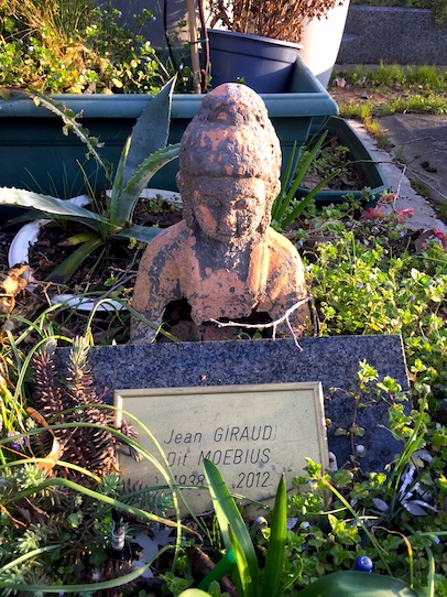 tombe moebius 1.JPG