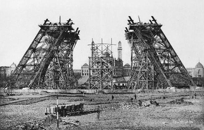 Bettmann - Construction_tour_eiffel.jpg
