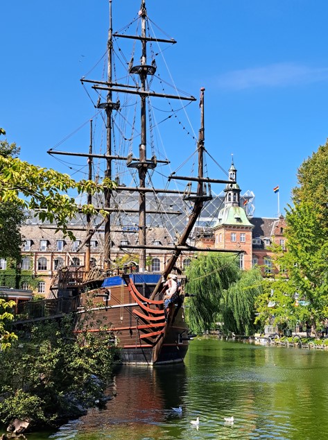 tivoliboat2.jpg