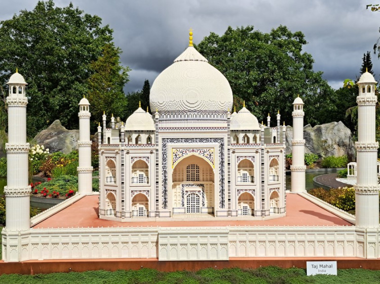 tajmahal lego.jpg