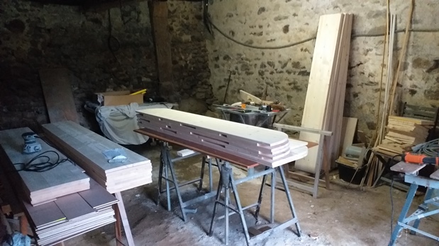2024 étagéres réserve de bois et atelier découpe.jpg