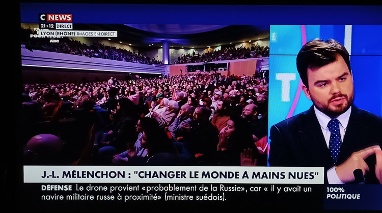 CNews - Mélenchon Mains nues.jpg