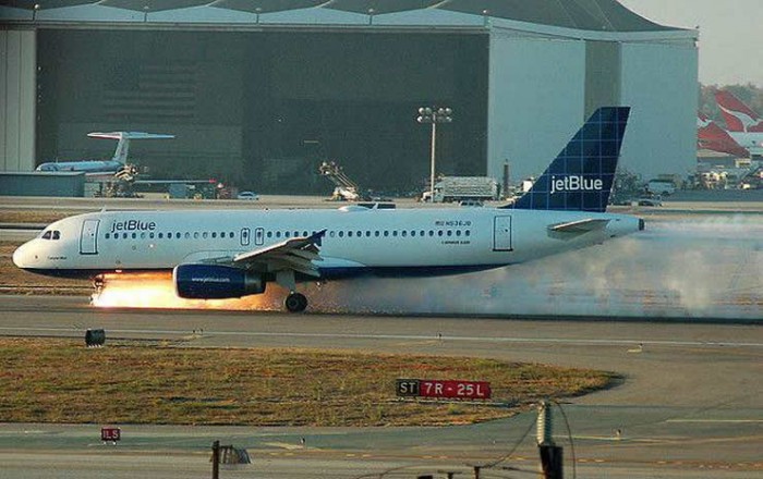 Aircraft_Mishap_Photos_Crash_Pics_AE.jpg