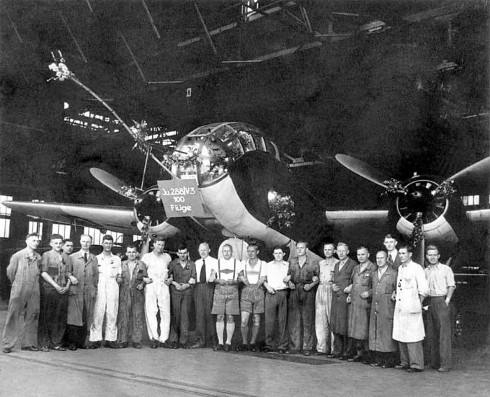 ZZ_174-1_Ju288V3_100Fluege.jpg
