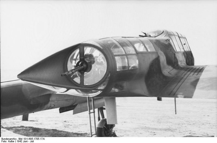 Bundesarchiv_Bild_101I-605-1705-17A,_Frankreich,_Aufklärungsflugzeug,_Fw 189Heck-MG.jpg