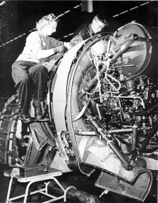 VALMY RepublicP-47DThunderboltengineinstall1944_zps8bc6217b.jpg